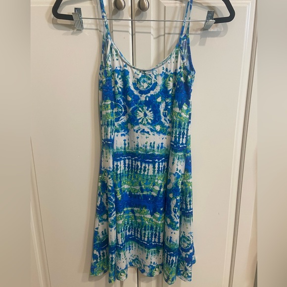 NWT aqua dress from Bloomingdale’s, size small, colors: blue, green, and white - Picture 4 of 8